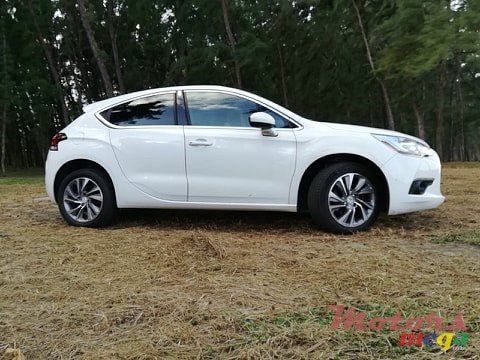 2014' Citroen DS4 1.6VTI photo #1