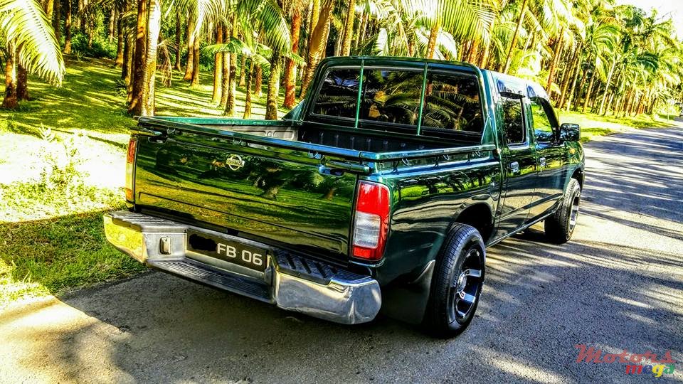 2006' Nissan Navara 2.7D Japan photo #3