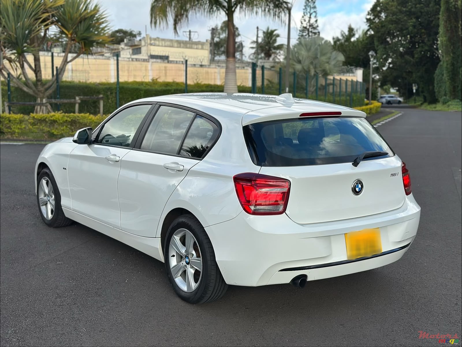 2015' BMW 116i photo #3