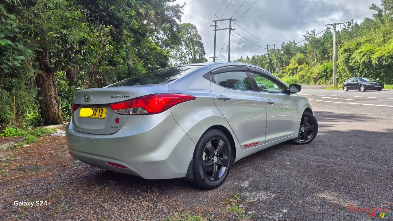 2013' Hyundai Elantra GLS photo #3