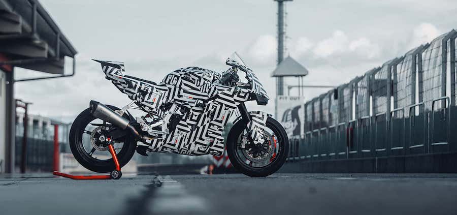 KTM Is Finally Bringing Back a Street Superbike With the 990 RC R