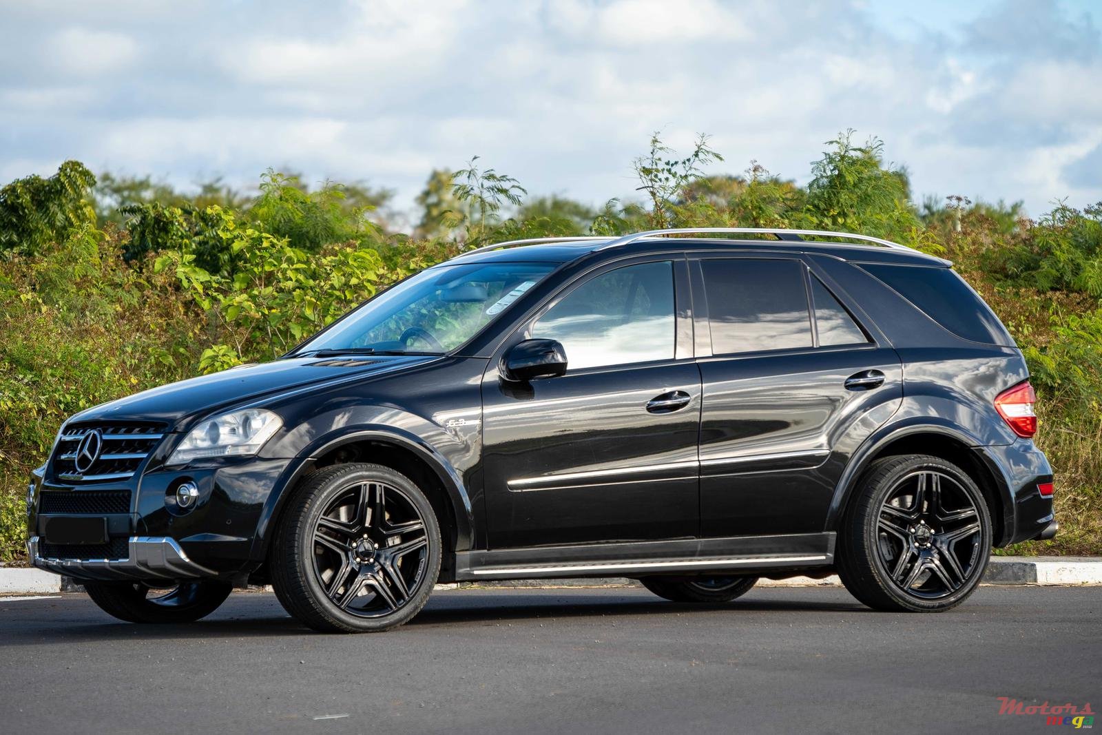 2009' Mercedes-Benz ML 63 AMG photo #1