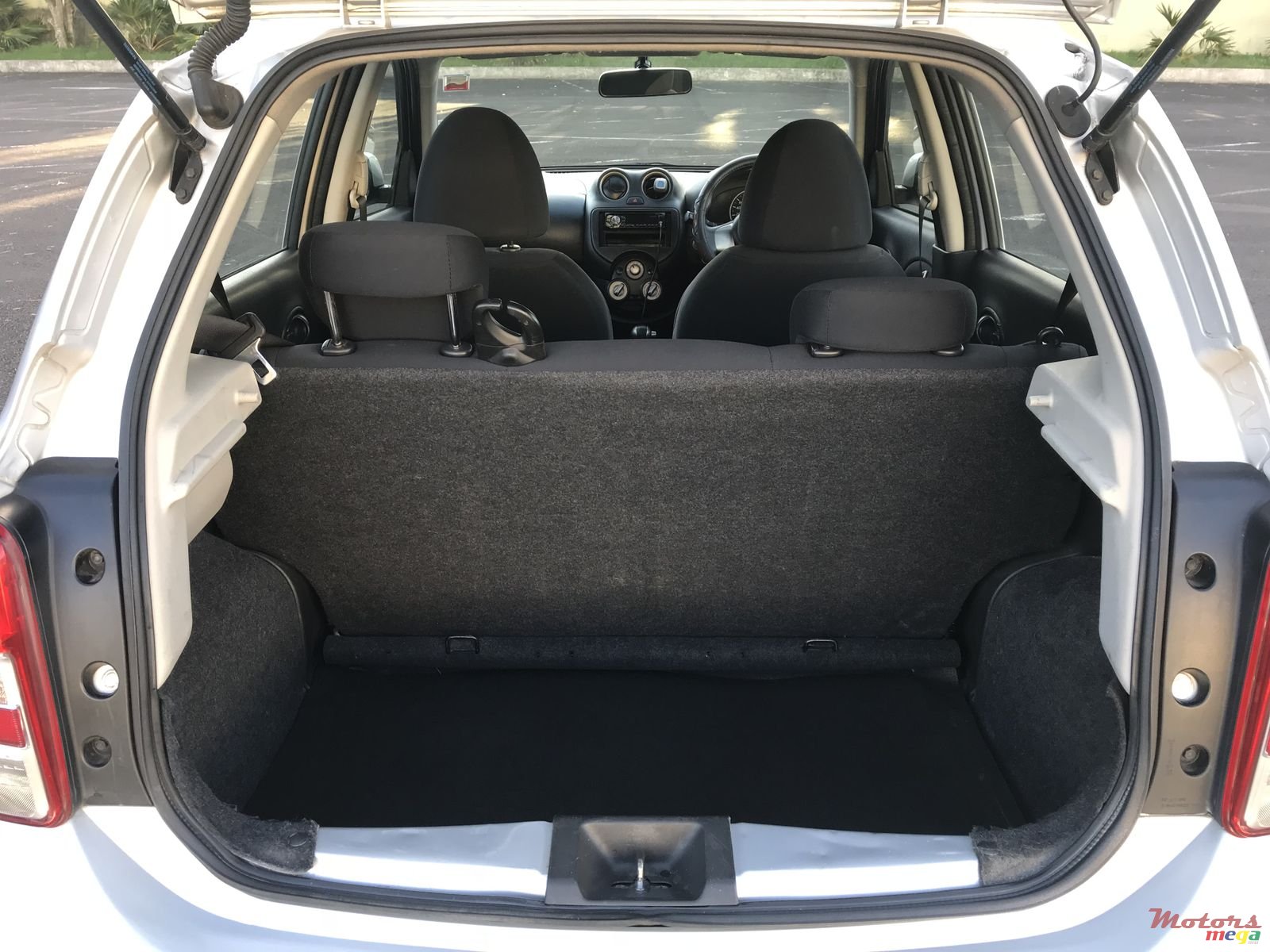 2011' Nissan March photo #7