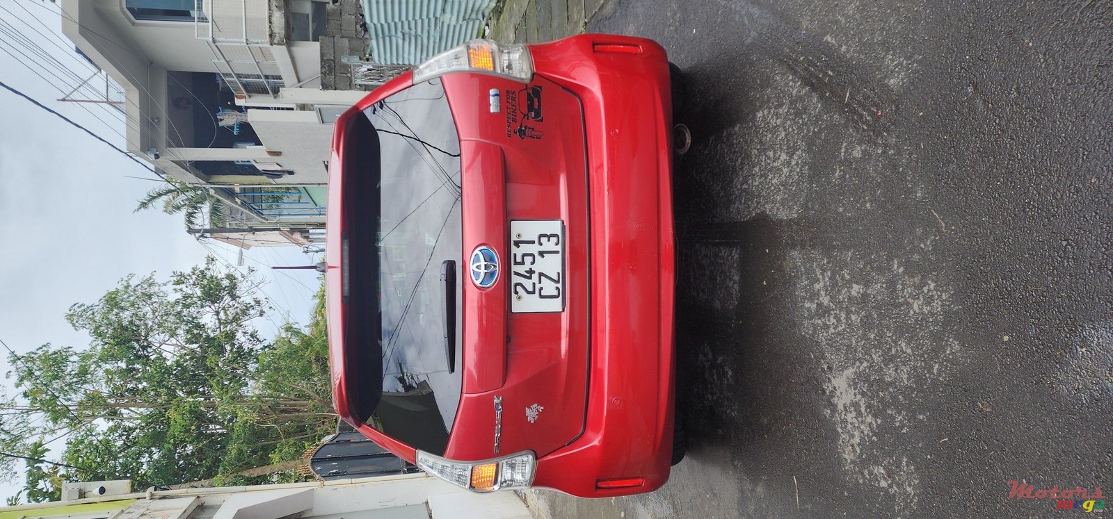 2013' Toyota Prius v photo #5