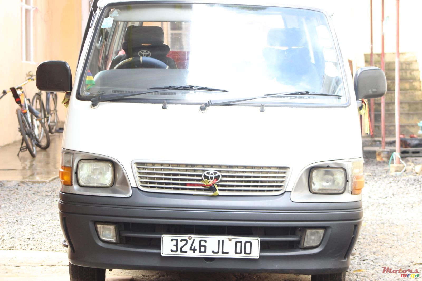 2000' Toyota hiace photo #1