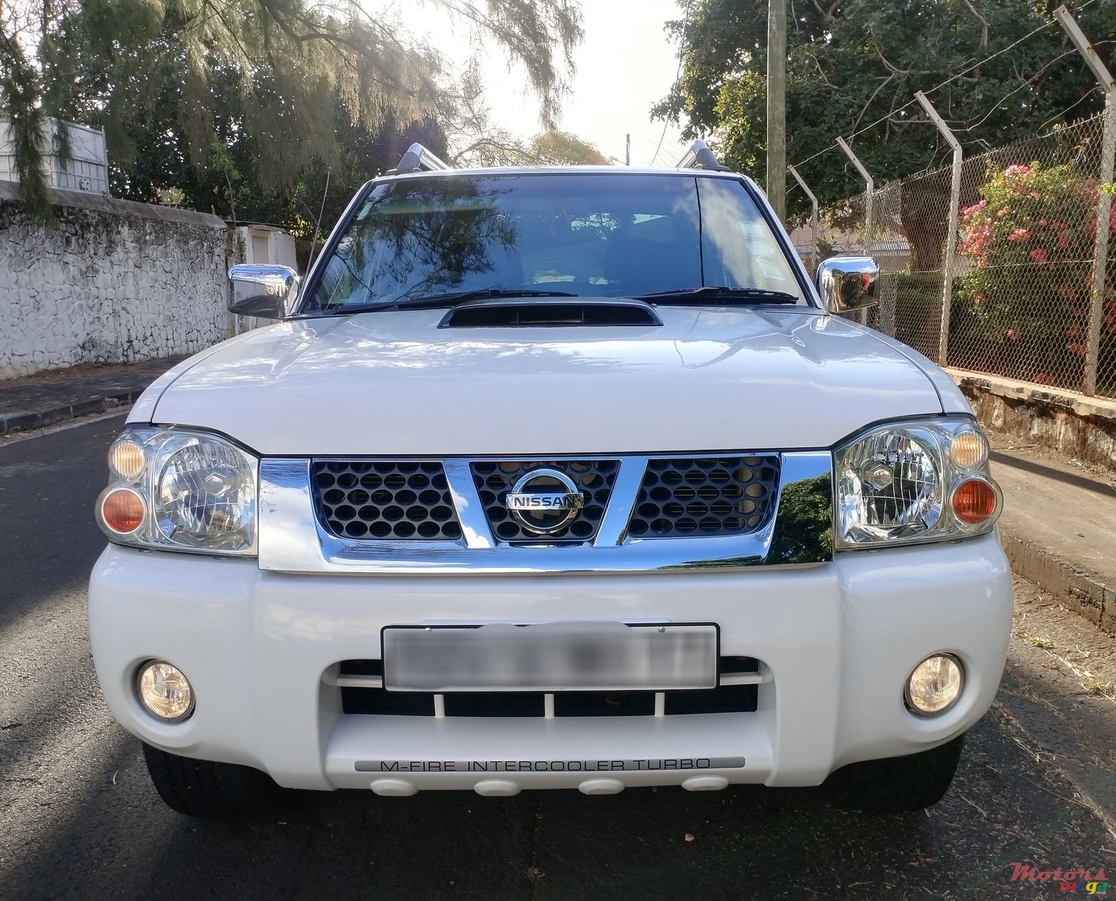 2017' Nissan Hardbody photo #2