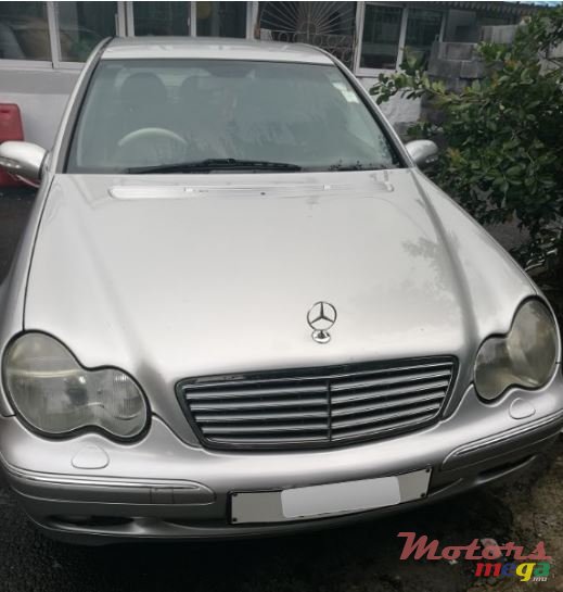 2002' Mercedes-Benz C-Class photo #3