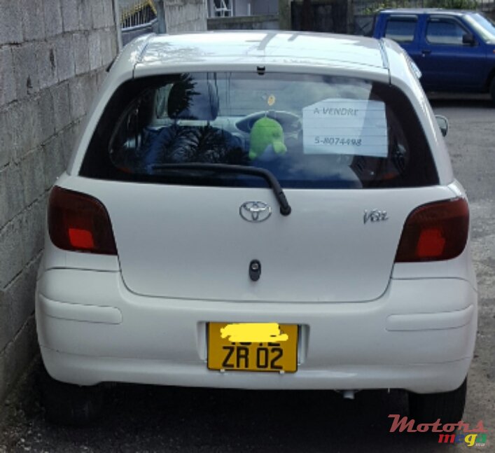 2002' Toyota Vitz photo #3