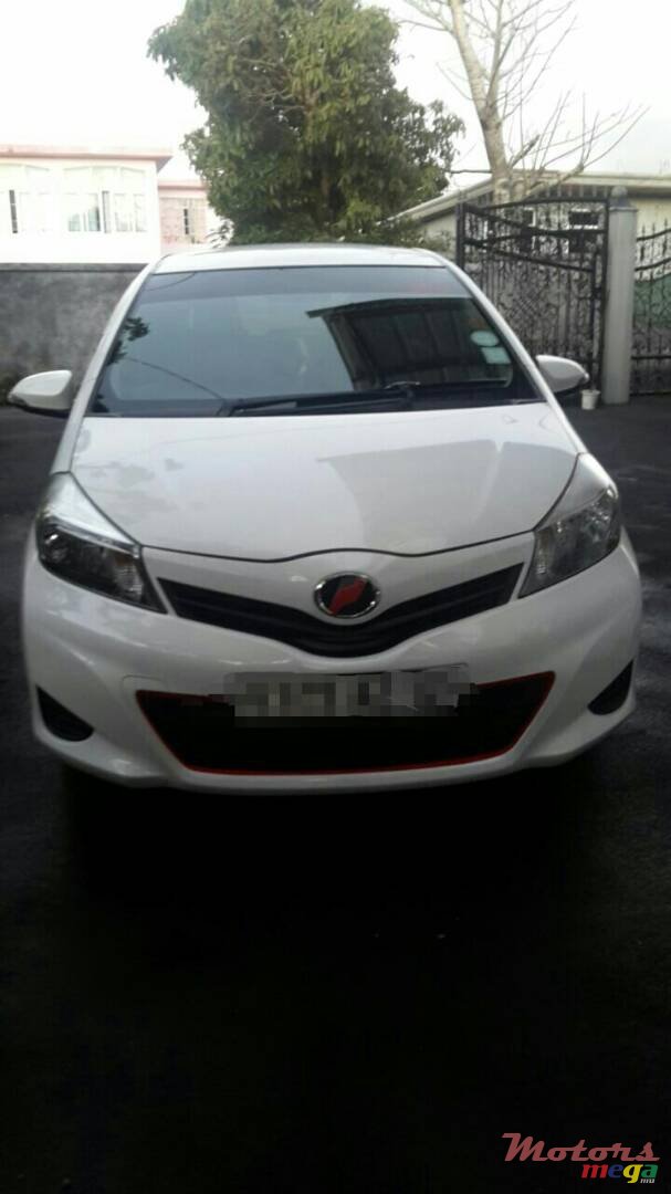 2012' Toyota Vitz photo #3