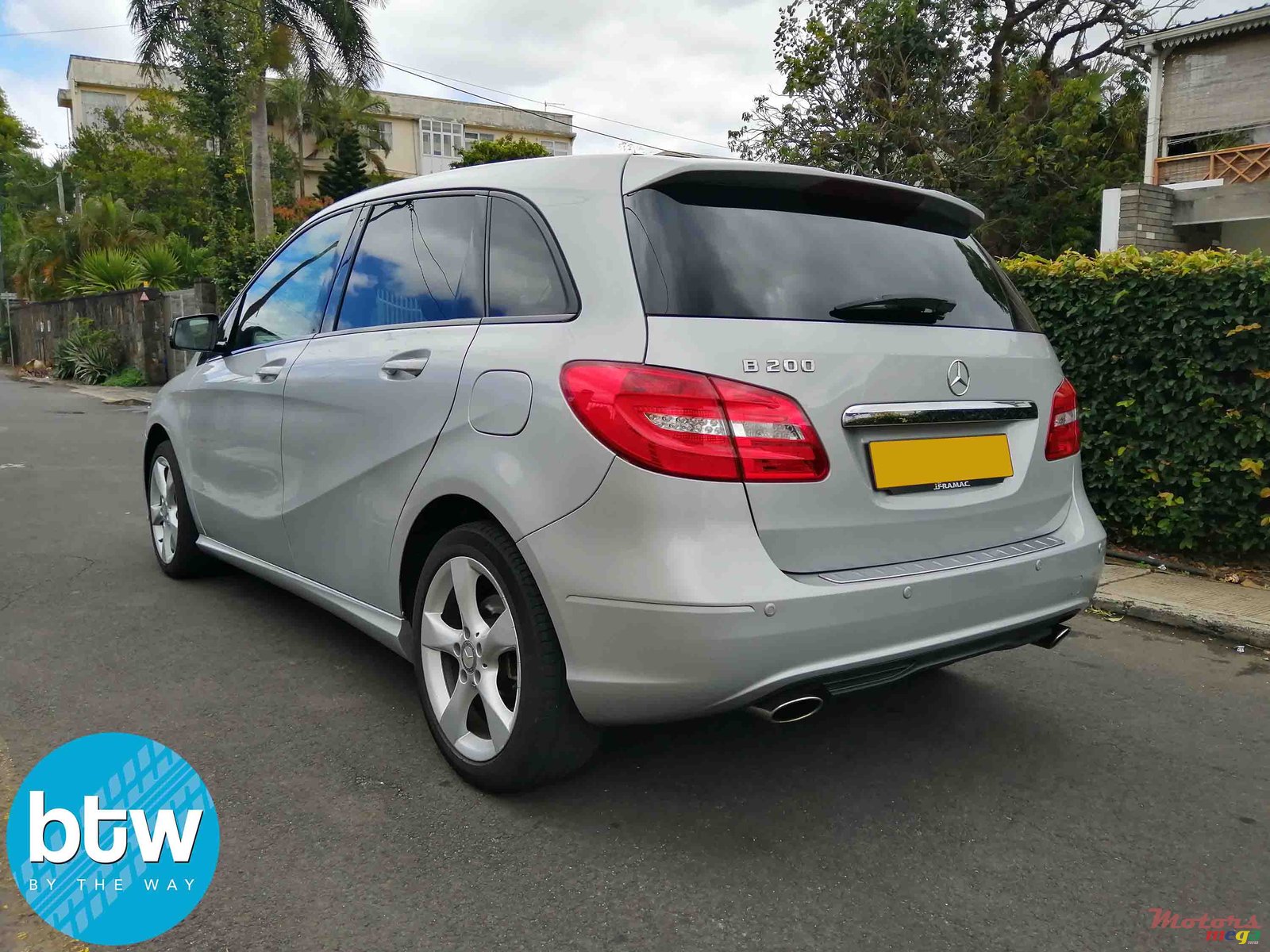 2013' Mercedes-Benz B 200 photo #3