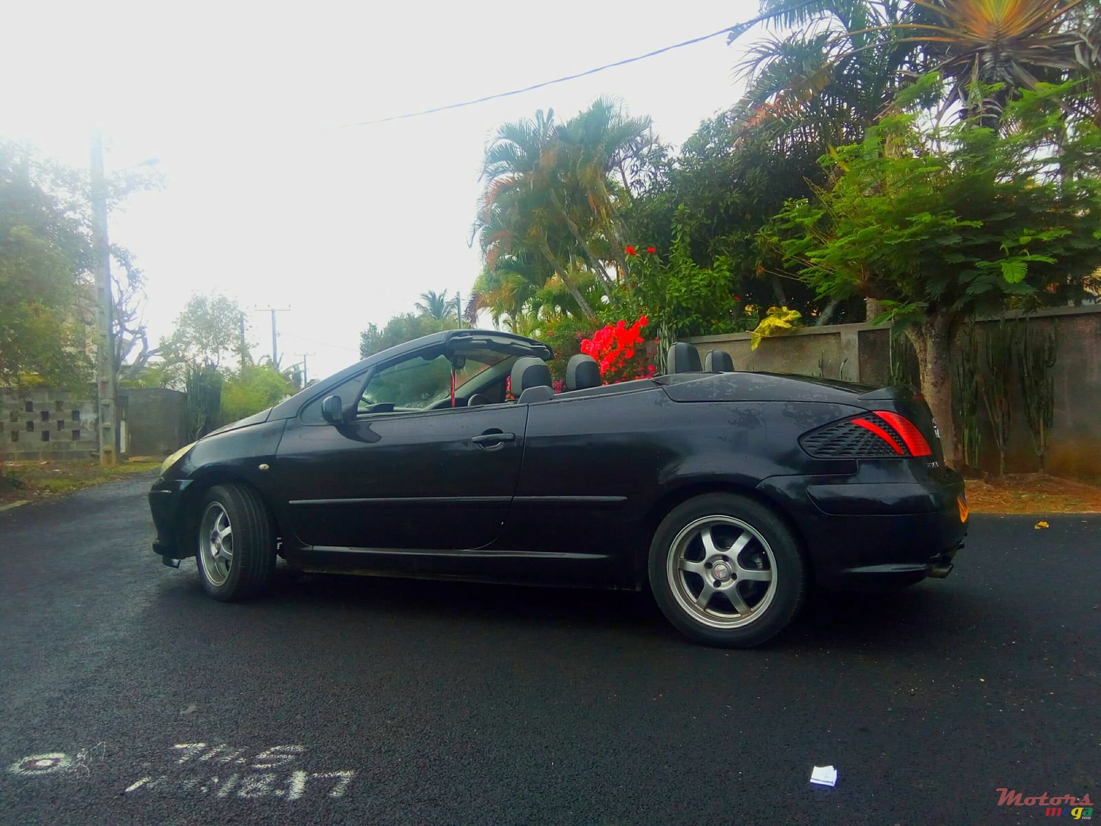 2006' Peugeot 307 CC photo #1