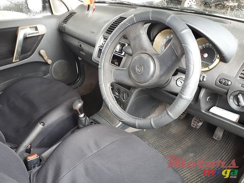 2001' Volkswagen Polo photo #6