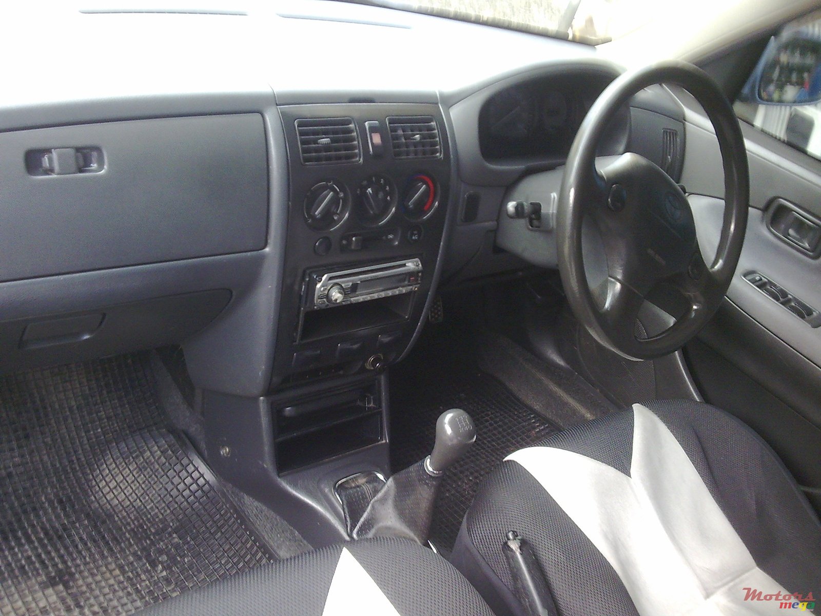 2003' Toyota Caldina photo #3