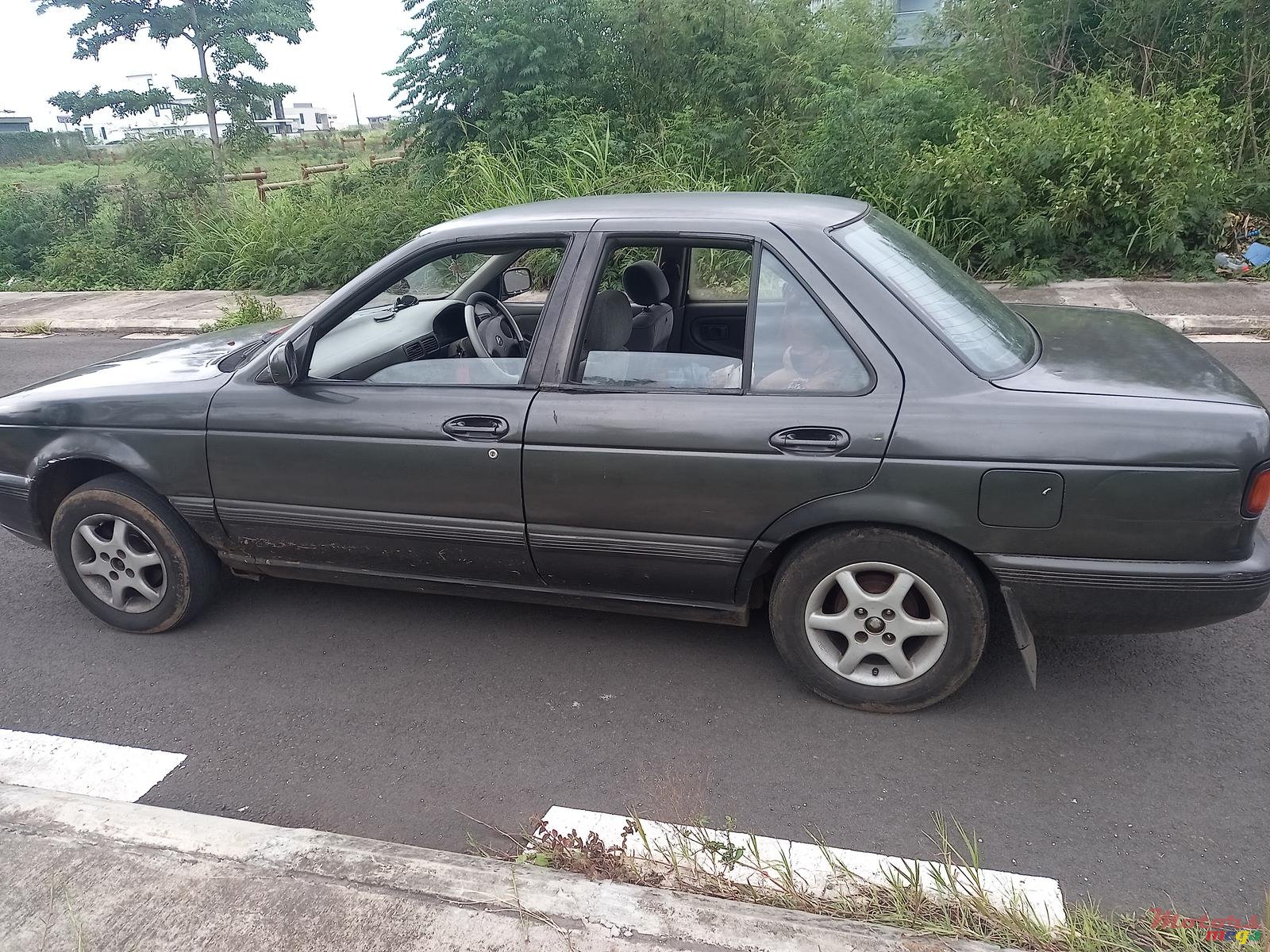 1992' Nissan Sunny photo #4