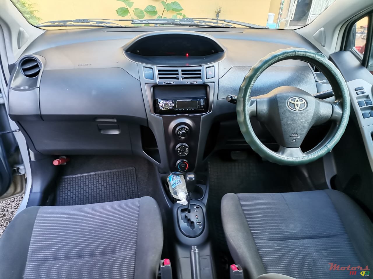 2008' Toyota Vitz photo #6