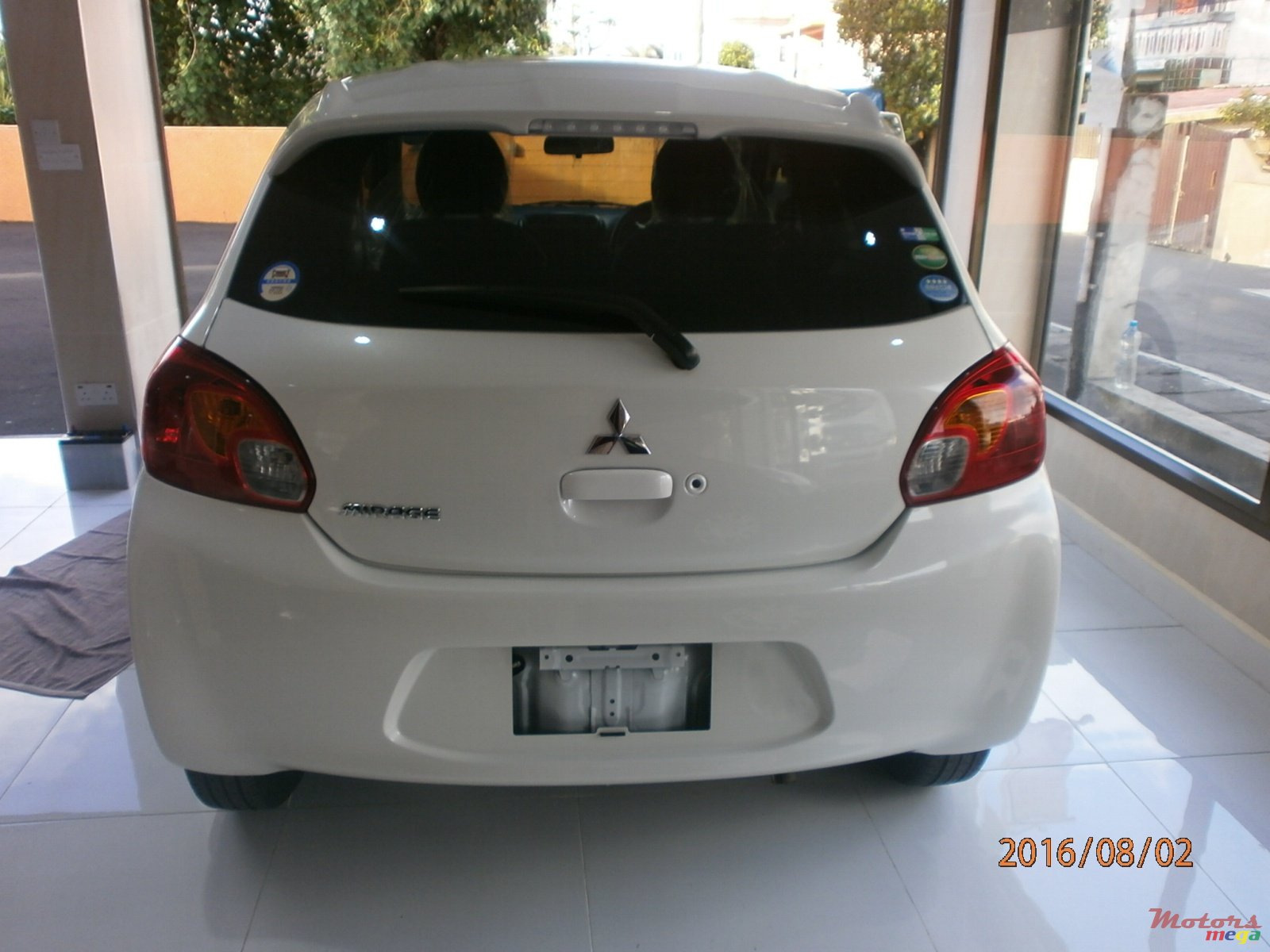 2013' Mitsubishi Mirage photo #2