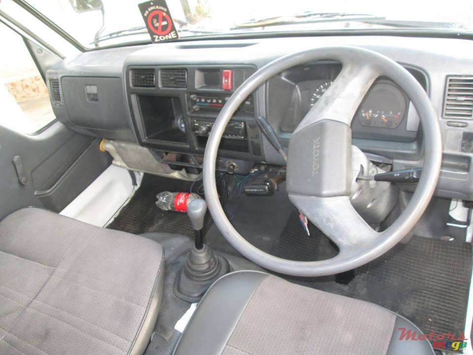 1999' Toyota Dyna photo #3