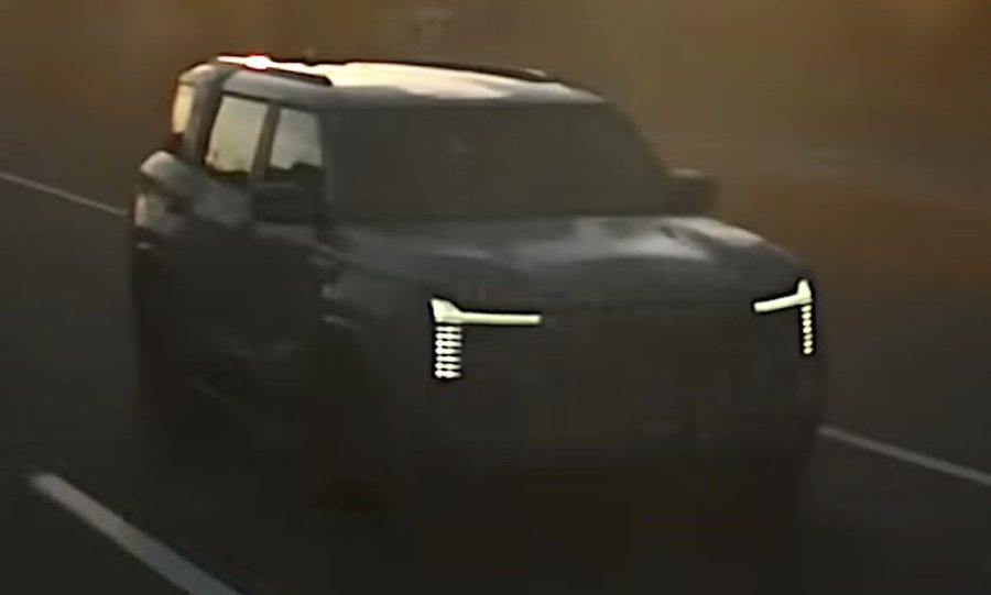 Mitsubishi Pajero teaser