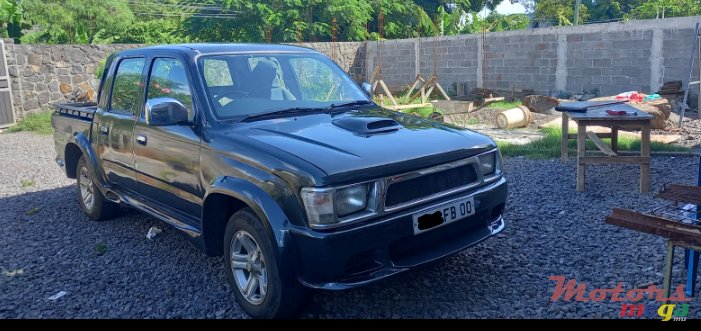 2000' Toyota Hilux photo #2