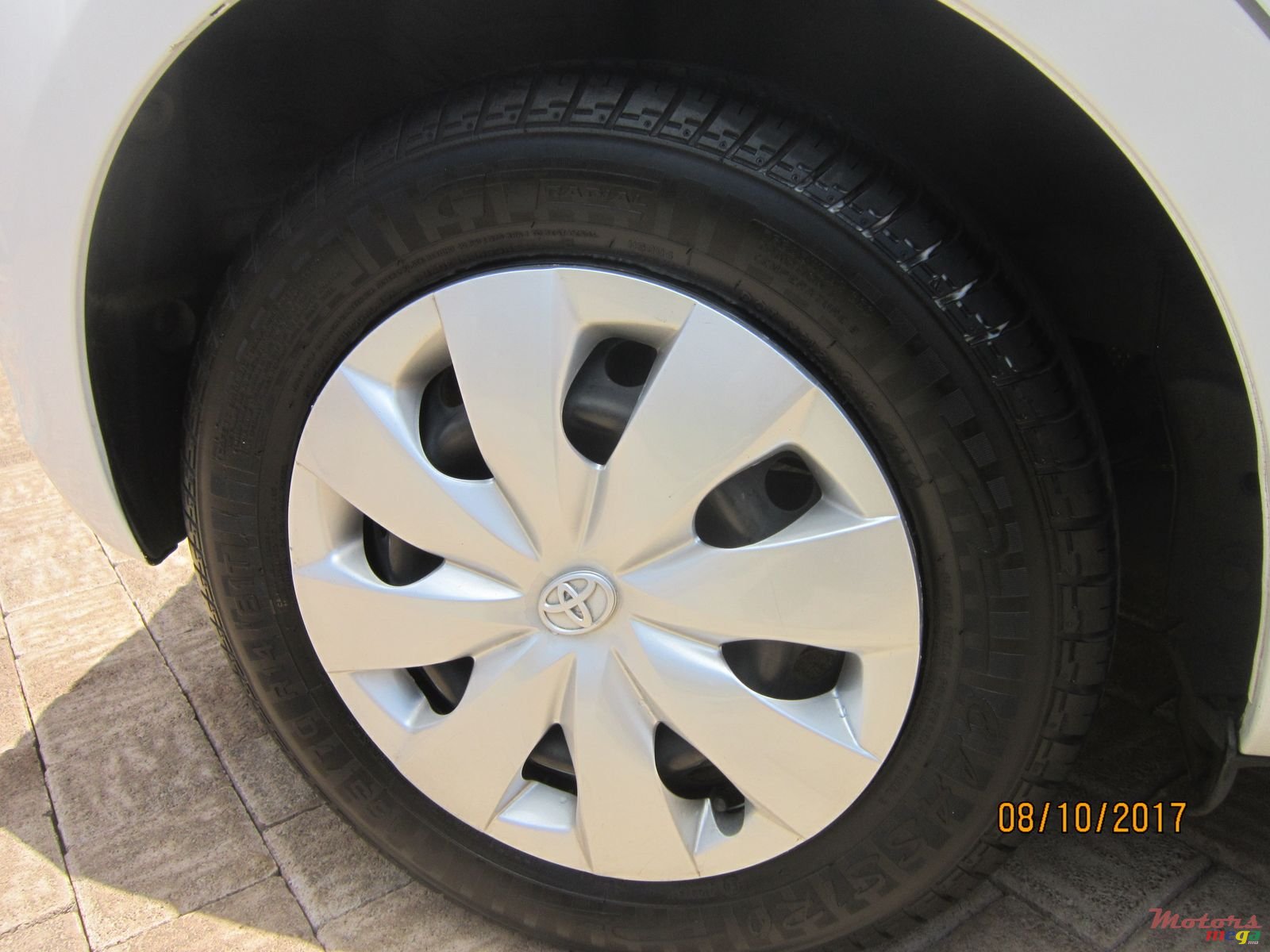 2011' Toyota Vitz 1.3SMARTSTOP photo #3