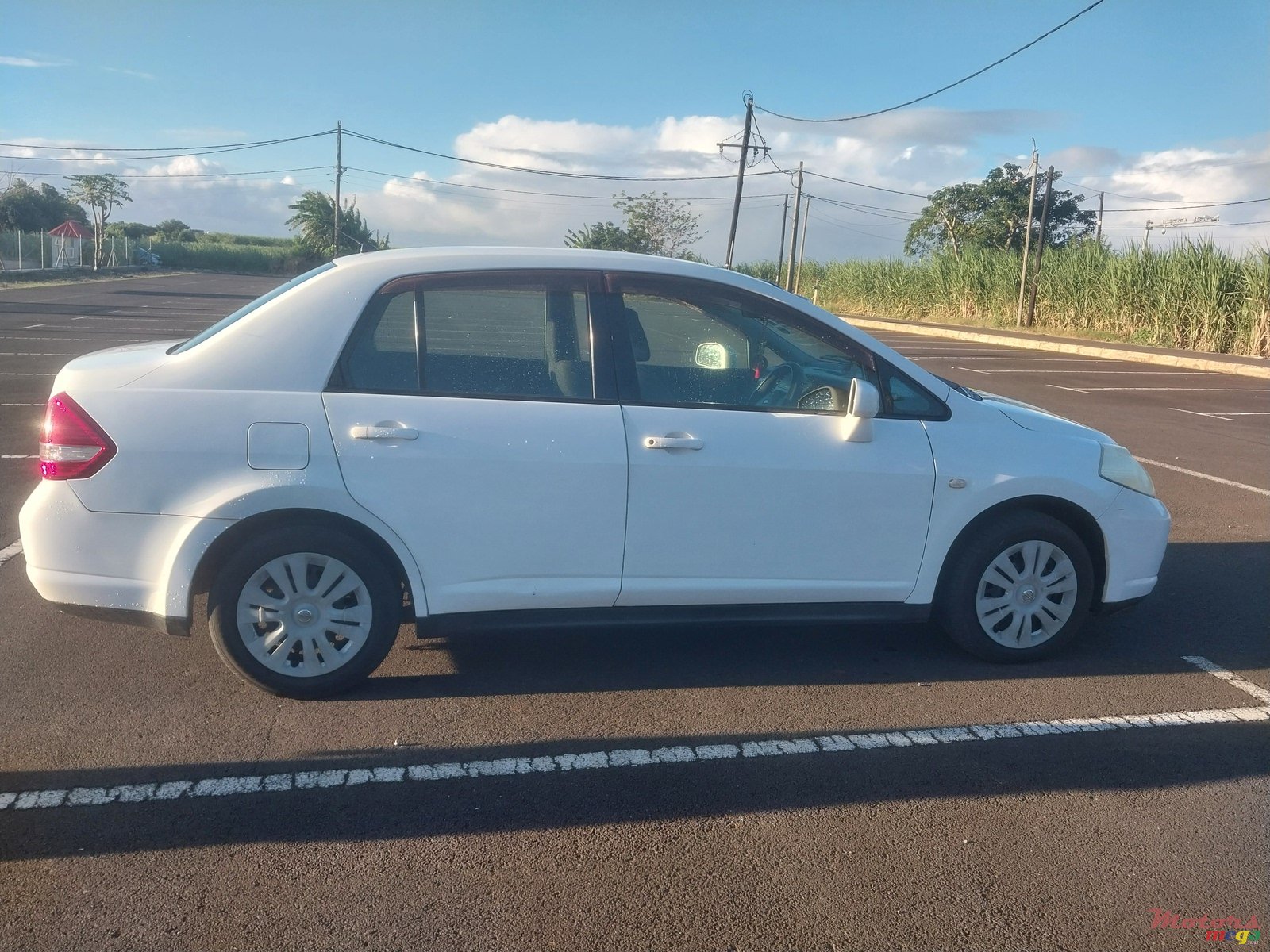 2005' Nissan Tiida photo #1