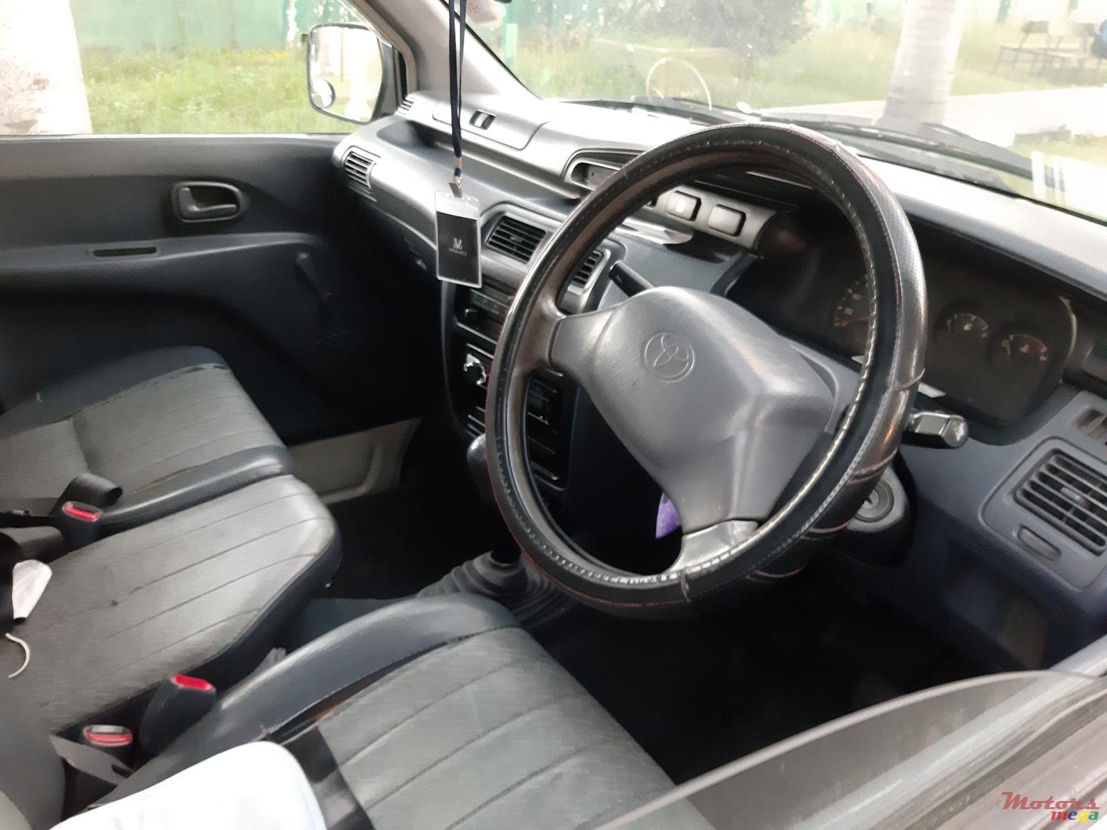 1998' Toyota photo #4