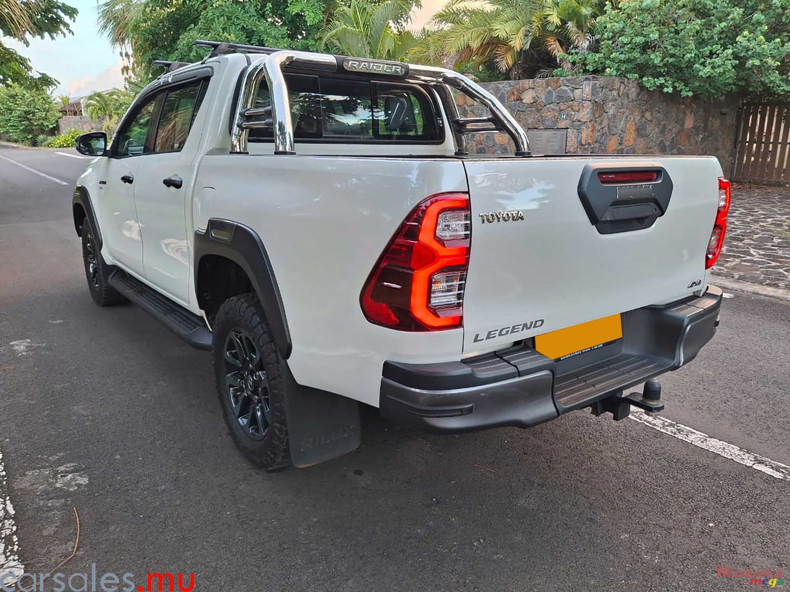 2021' Toyota Hilux 2.8 GD6 Legend photo #4