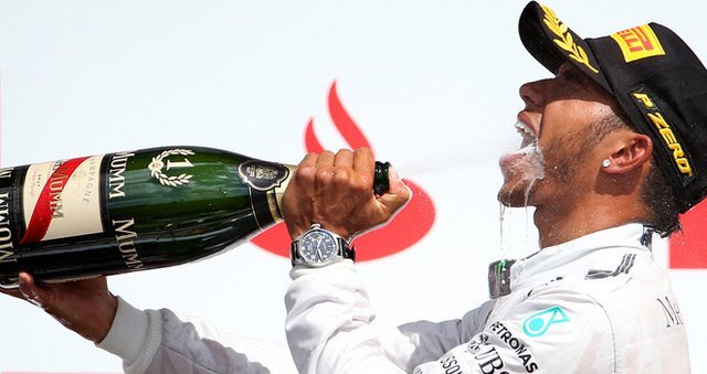2014 British GP: Lewis Hamilton Wins After Nico Rosberg Retires with Gearbox Failure