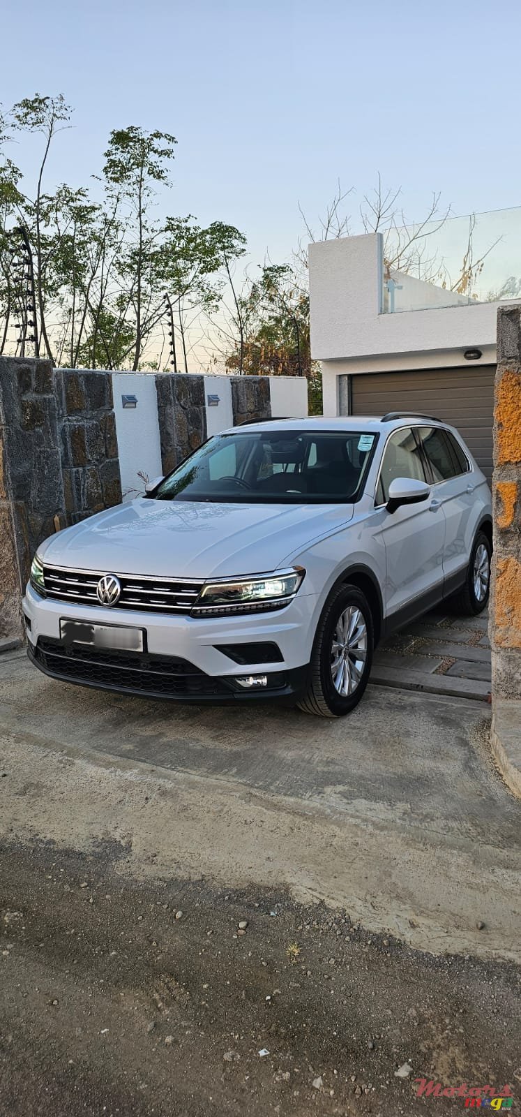 2019' Volkswagen Tiguan photo #1