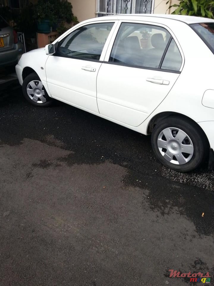 2009' Mitsubishi Lancer GLX photo #4