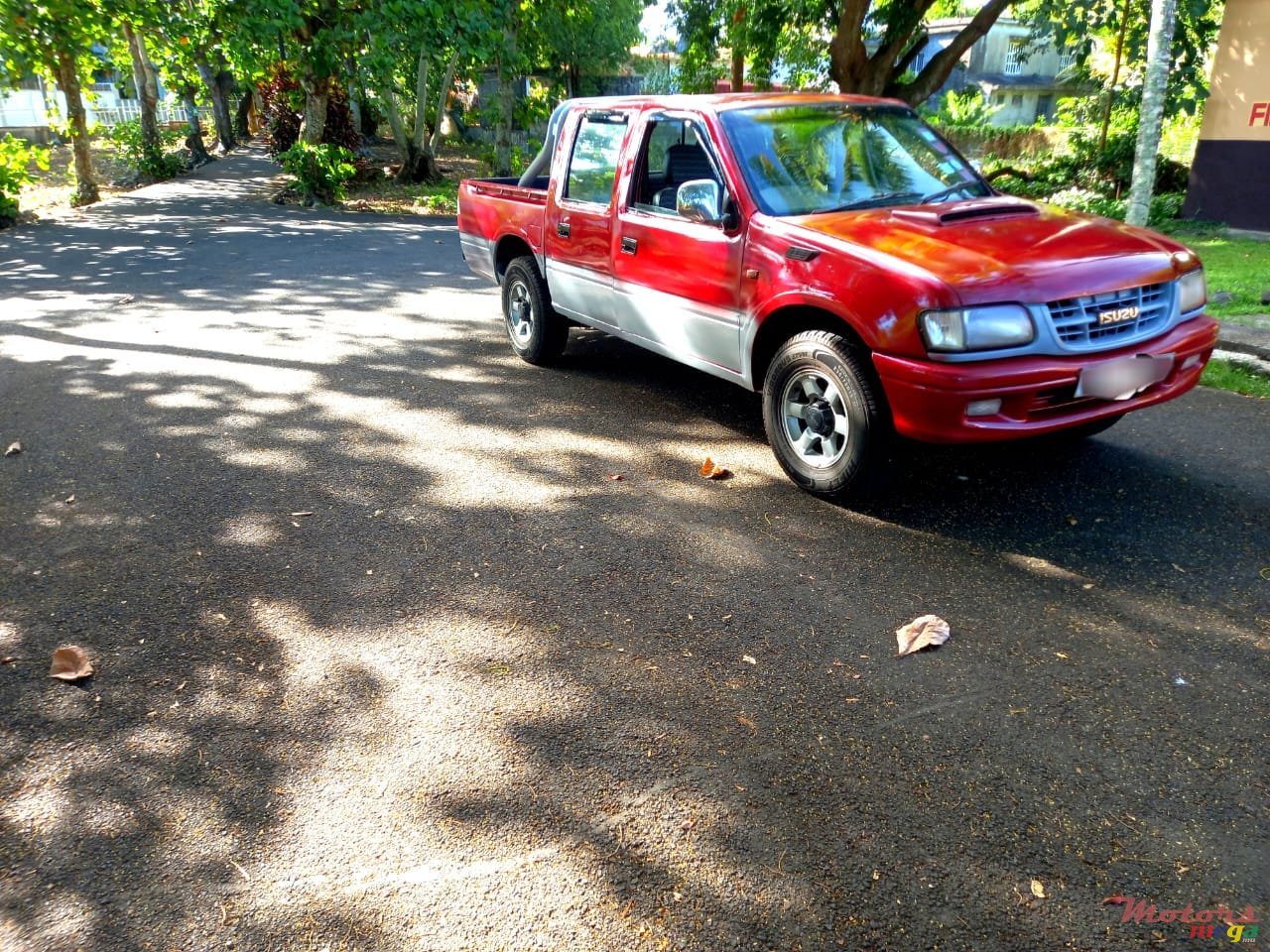 2003' Isuzu photo #1