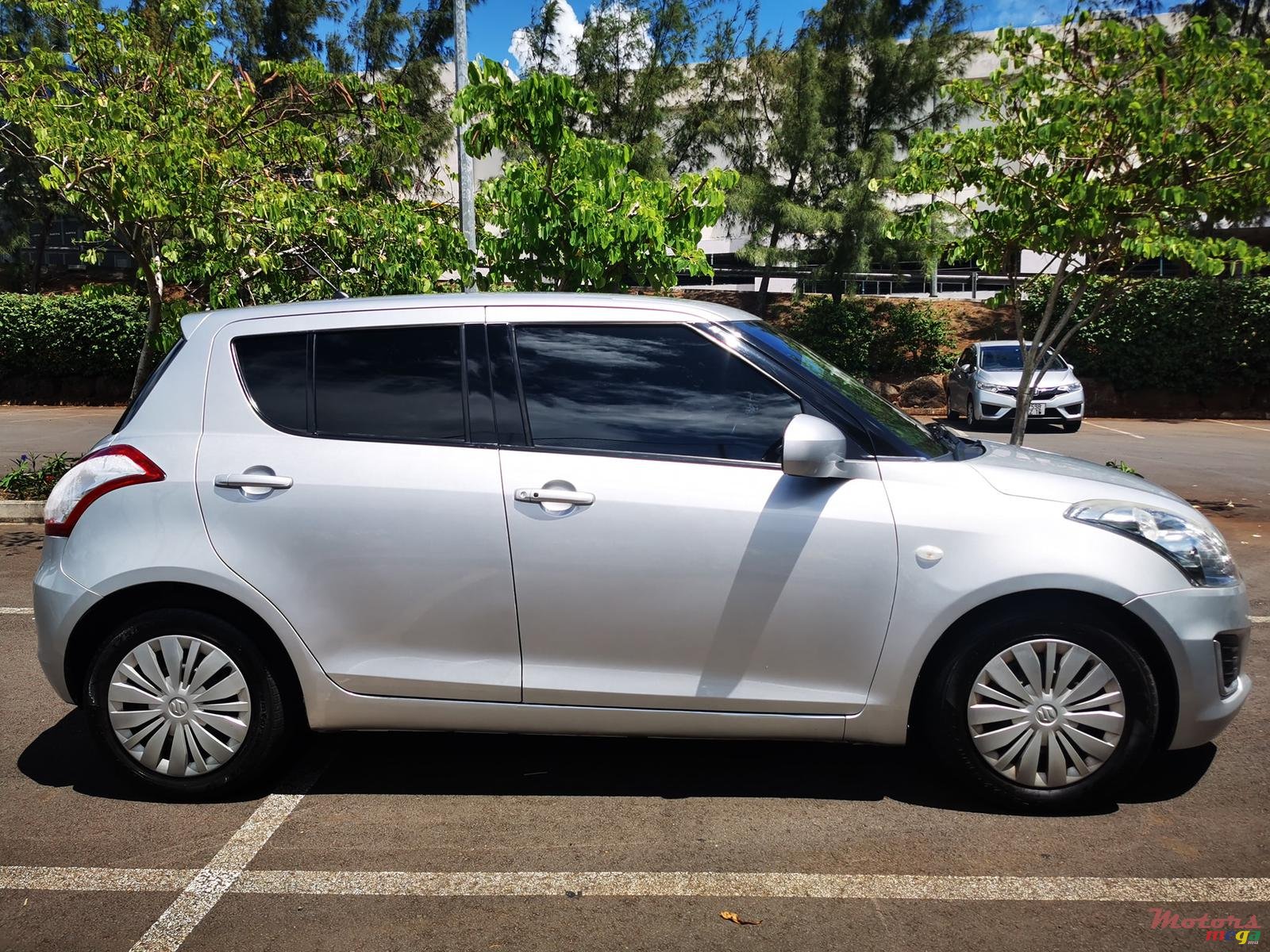 2015' Suzuki Swift photo #3