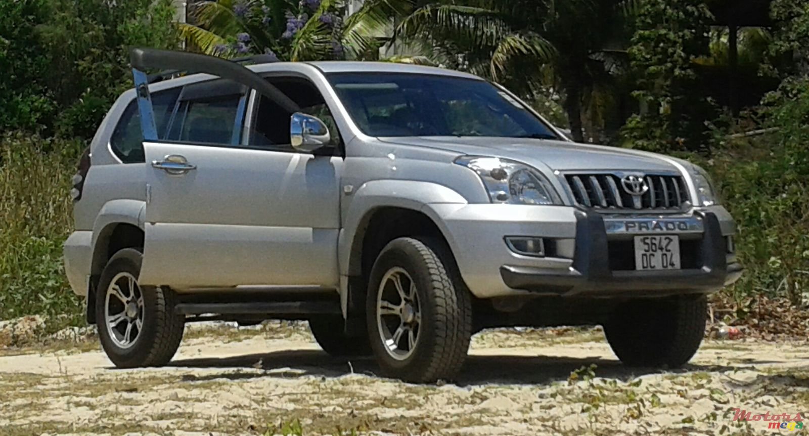 2004' Toyota Prado photo #1