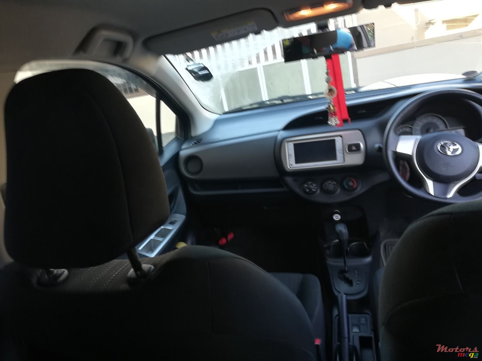 2014' Toyota Vitz New Shape photo #4