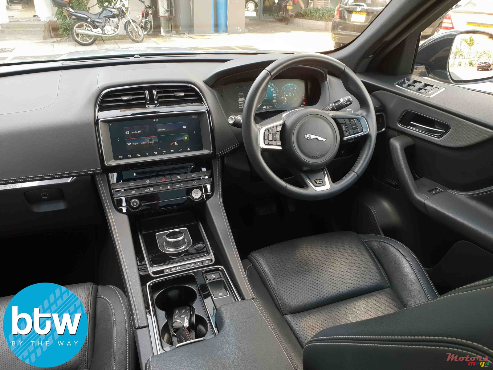 2017' Jaguar F-Type F-Pace photo #4