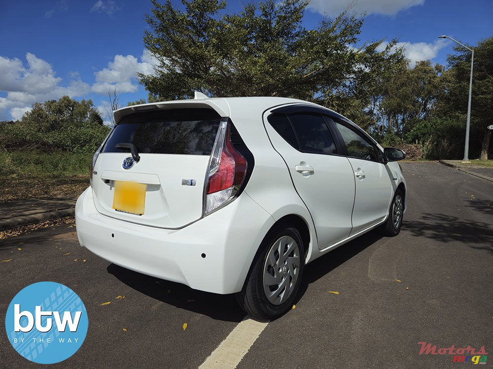 2016' Toyota Aqua photo #4