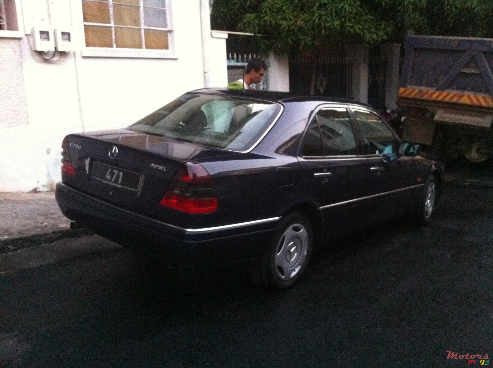 1996' Mercedes-Benz 220 photo #1