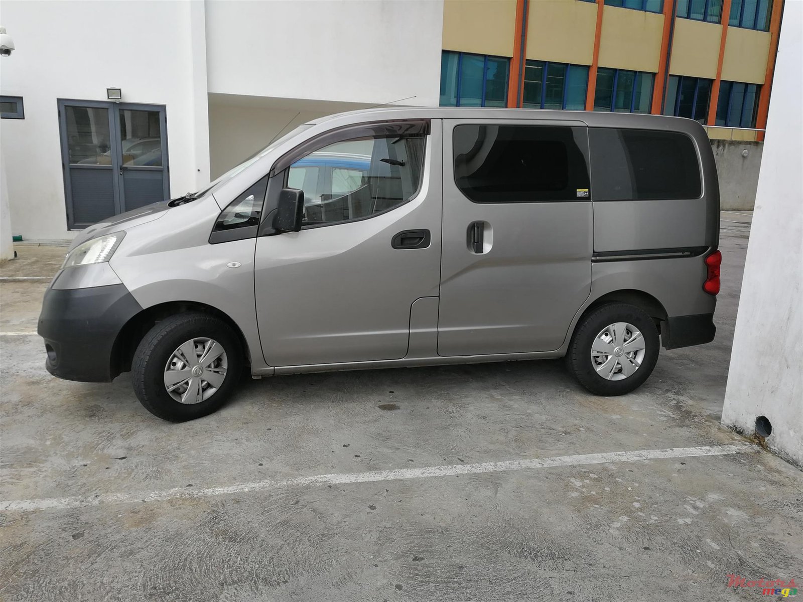 2010' Nissan photo #1