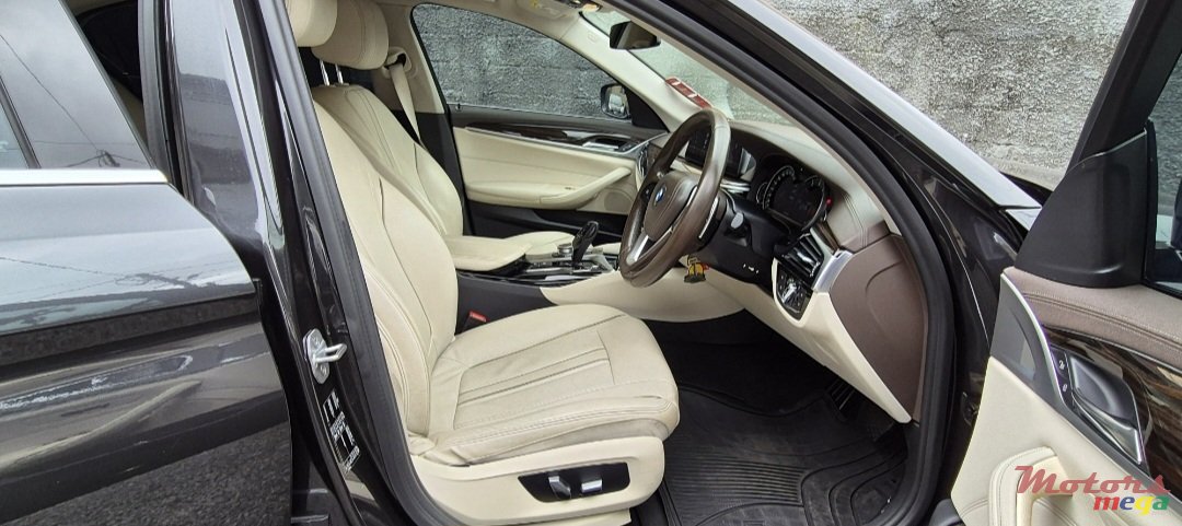 2017' BMW 530 photo #4