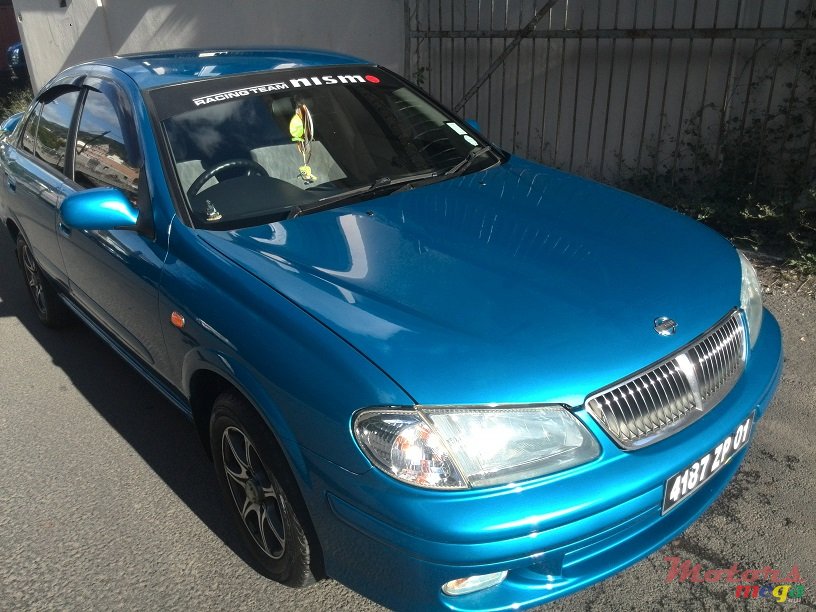 2001' Nissan Sunny photo #1