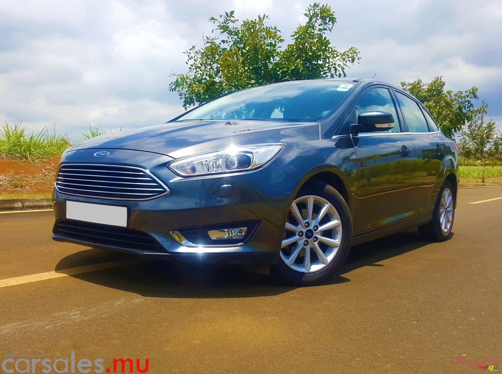 2015' Ford Focus 1.6 Sedan Titanium photo #1