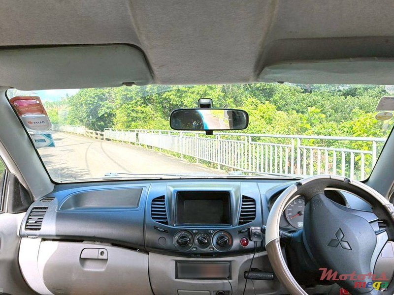 2014' Mitsubishi L200 photo #2