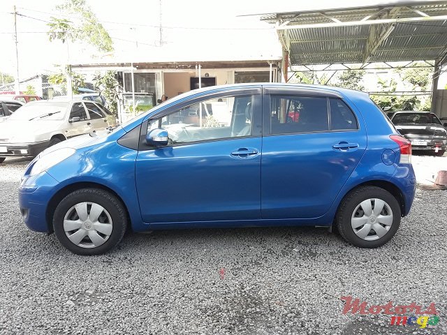 2008' Toyota Vitz photo #4