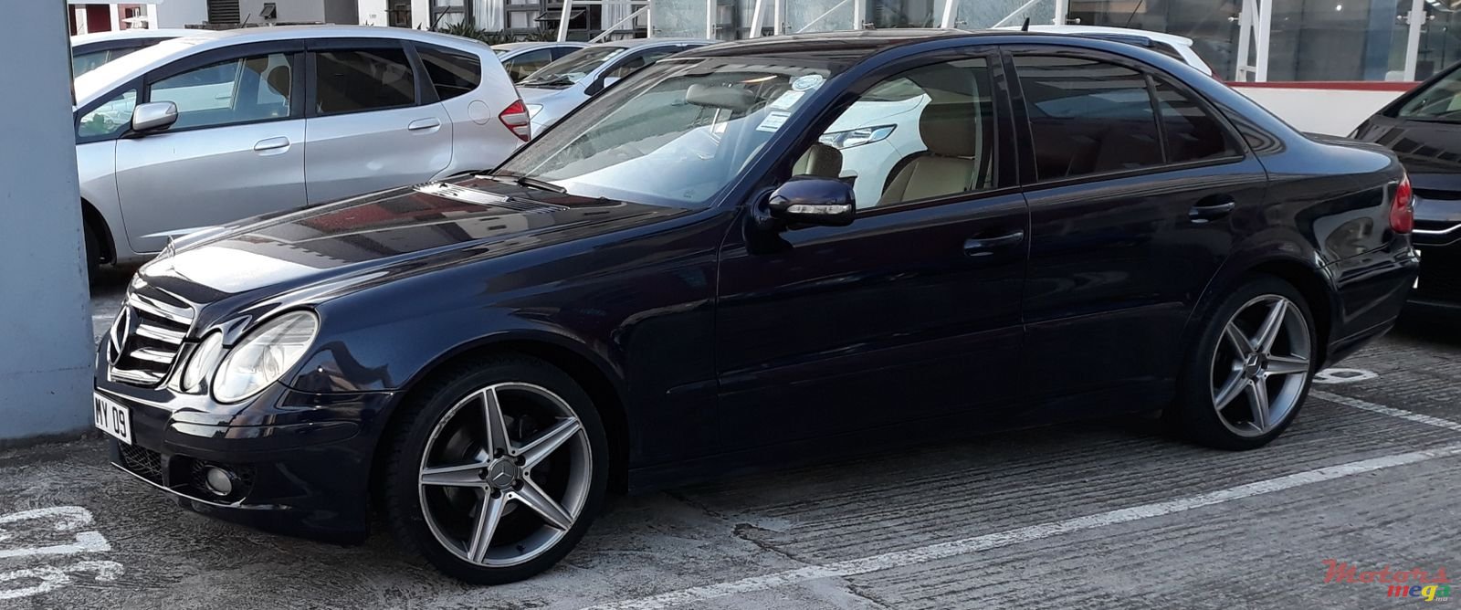 2009' Mercedes-Benz 200E photo #2