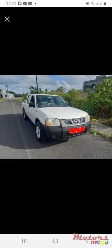 2010' Nissan Navara photo #2