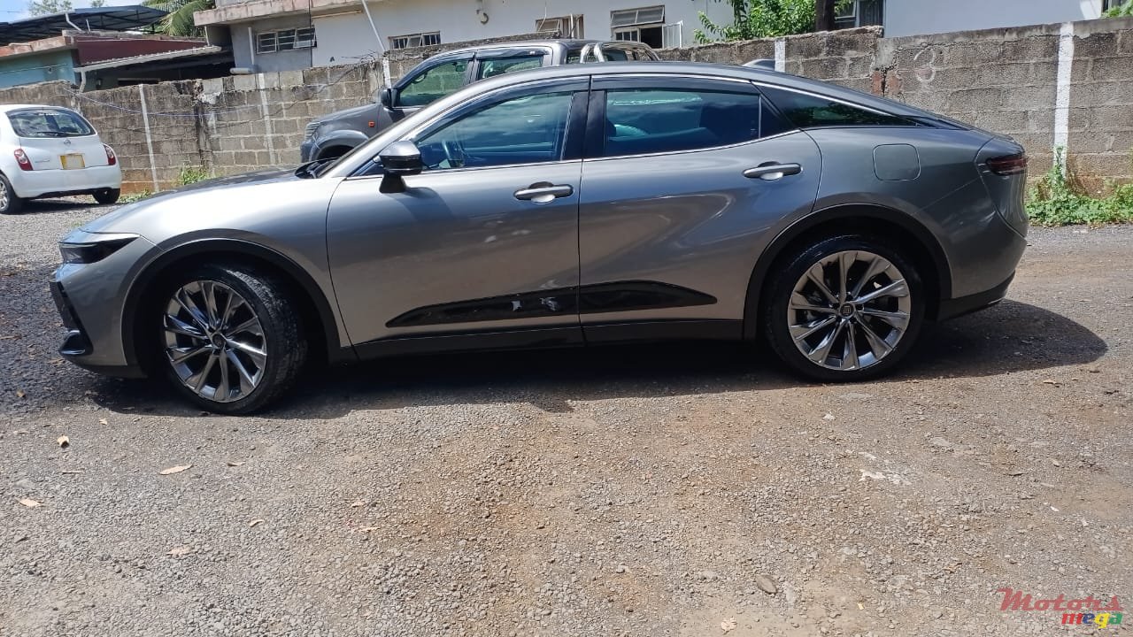 2022' Toyota Crown photo #4