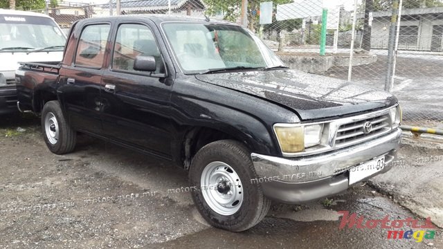 2003' Toyota 2x4 photo #1