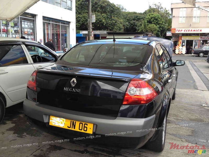 2006' Renault Berline/Saloon photo #2