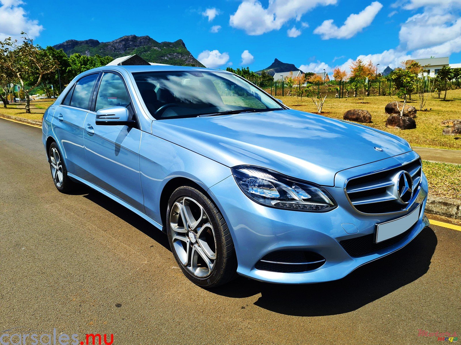 2015' Mercedes-Benz E-Class E200 AMG photo #2