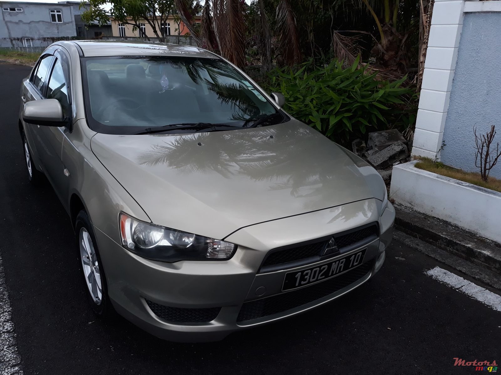 2010' Mitsubishi Lancer photo #2